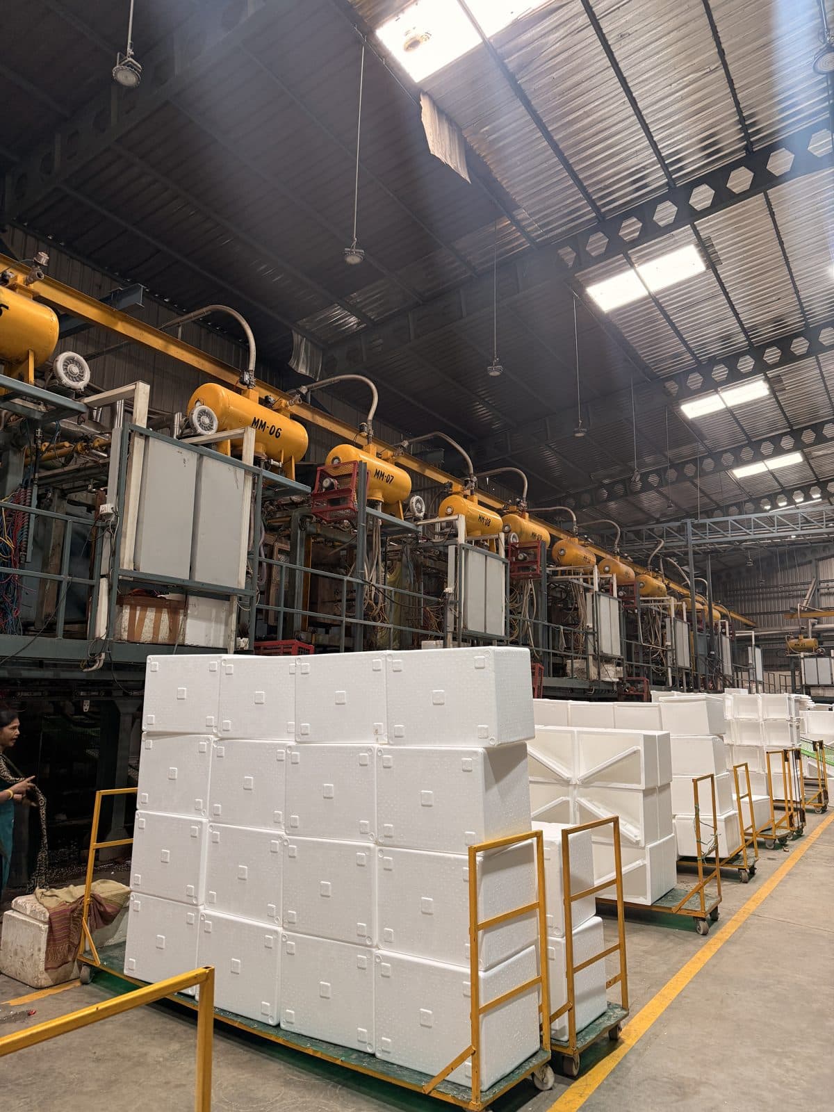 EPS moulding machines and insulated boxes at the KR Thermopack manufacturing facility