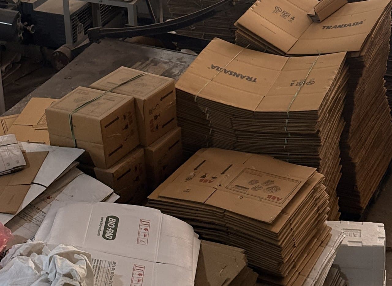 Folded corrugated boxes